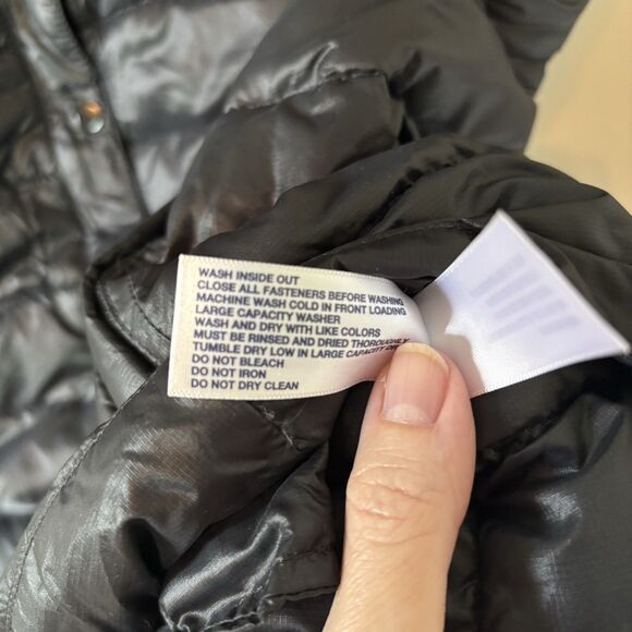 GAP Womens Black Puffer Vest Down Quilted Sleeveless Zip Pockets Sz Medium - Picture 6 of 11